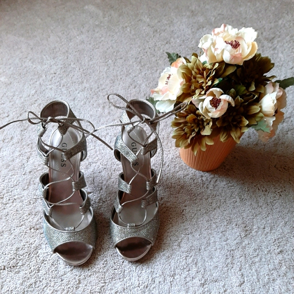 🎉HOST PICK🎉GUESS Heel Lace Up - Picture 1 of 8